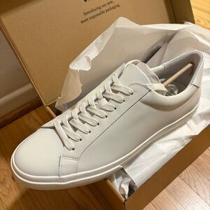New in box Vince Fulton Men’s White Sneaker
